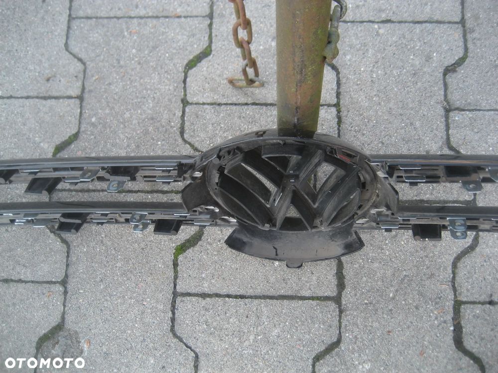 VW TIGUAN LIFT  ATRAPA GRILL ZNACZEK 5N0853655 - 6