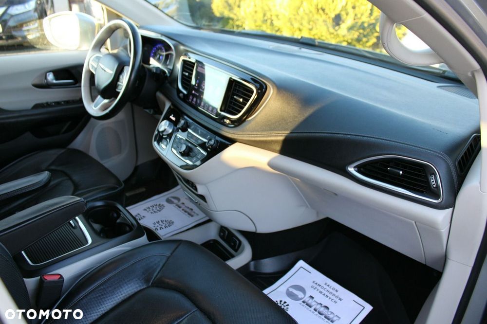 Chrysler Pacifica - 19