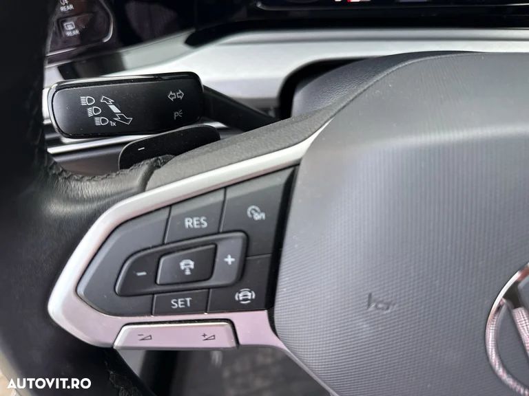 Volkswagen Golf 1.0 eTSI DSG MHEV Life - 24