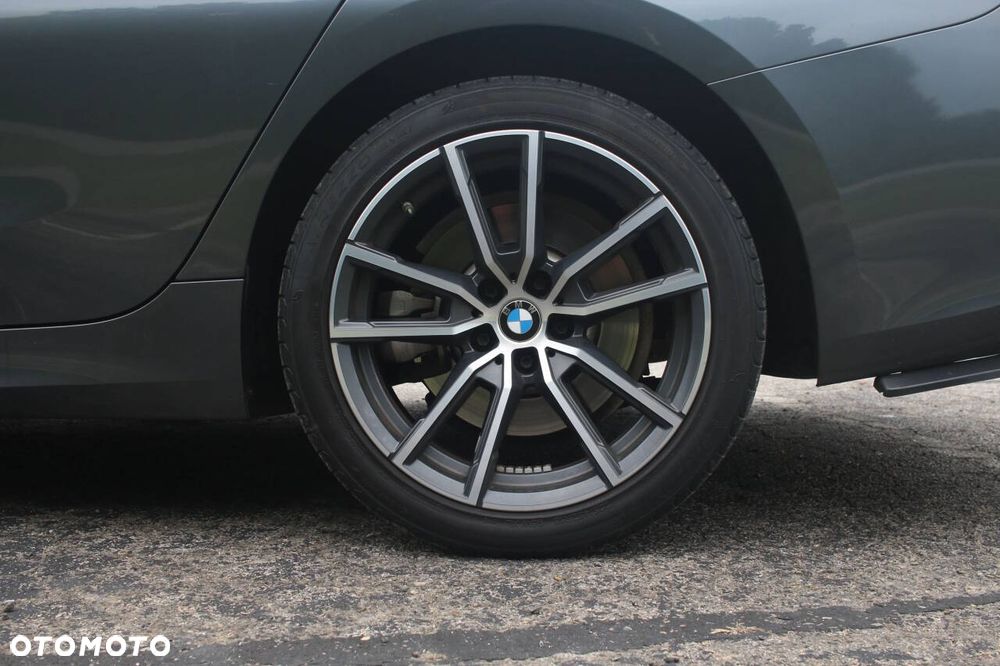 BMW Seria 3 330i xDrive M Sport - 10