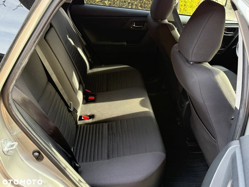 Toyota Auris 1.6 Valvematic Multidrive S Executive - 19