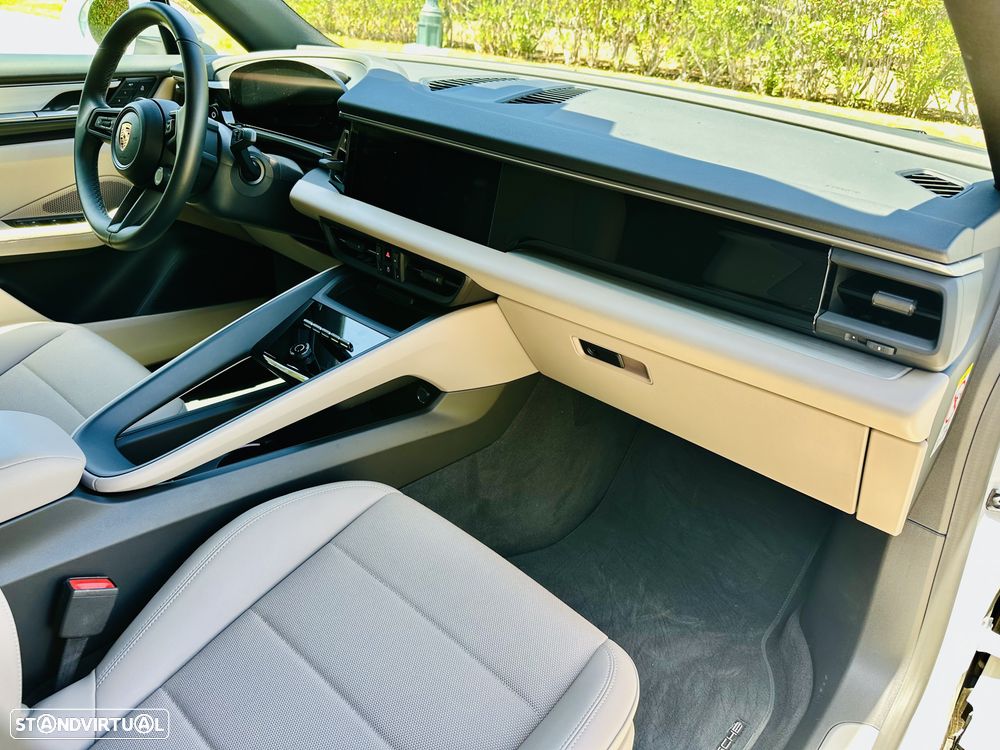 Porsche Macan Electric - 24