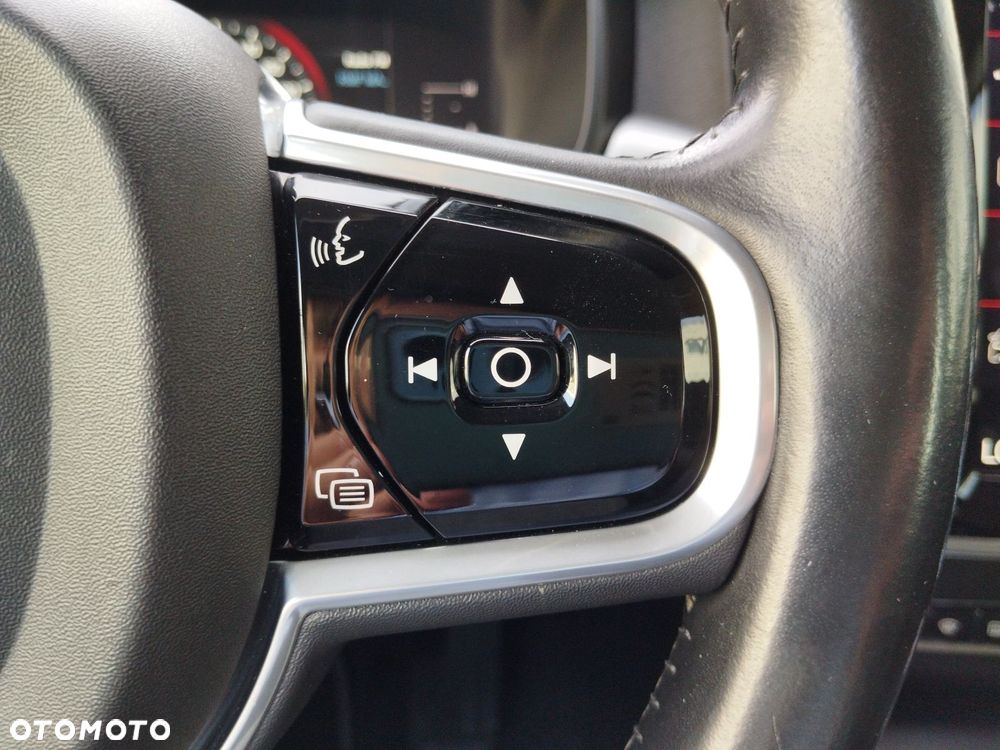 Volvo V90 D5 SCR AWD Momentum - 23