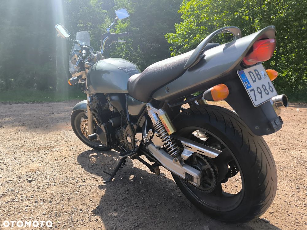Suzuki GSX - 6