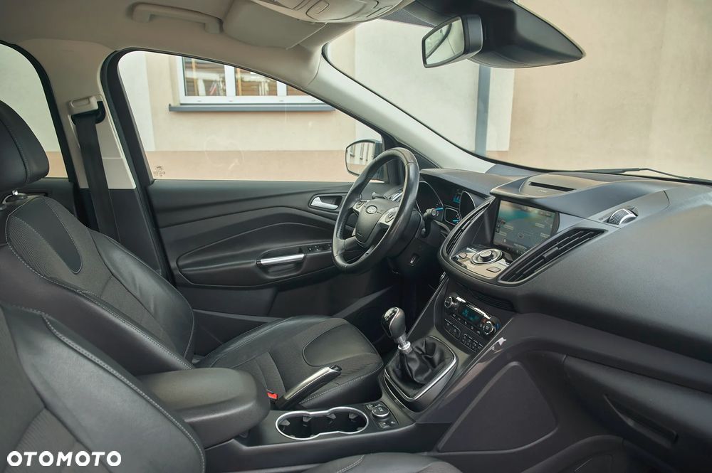 Ford Kuga 1.6 EcoBoost 2x4 Titanium - 26