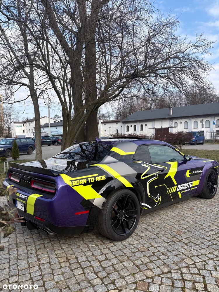 Dodge Challenger 6.1 SRT8 - 5