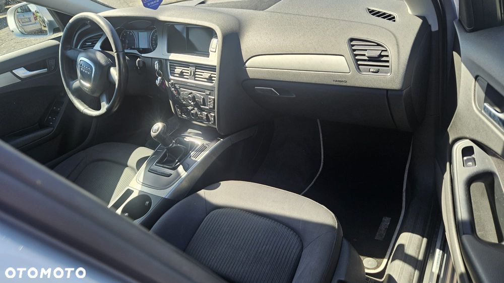 Audi A4 Limousine - 4