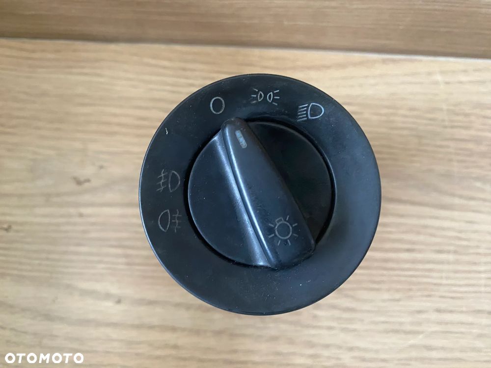 WŁĄCZNIK PRZEŁĄCZNIK ŚWIATEŁ VW VOLKSWAGEN POLO GOLF PASSAT 1C0941531A