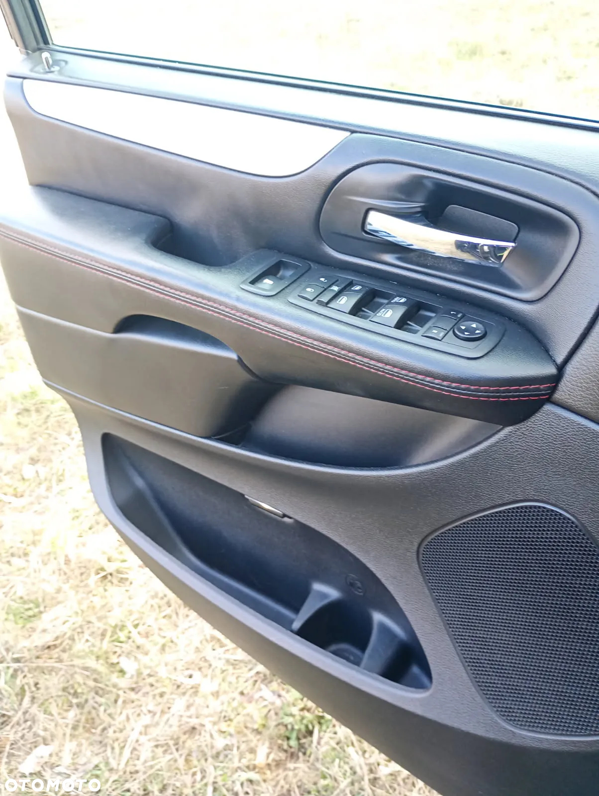 Dodge Grand Caravan - 25