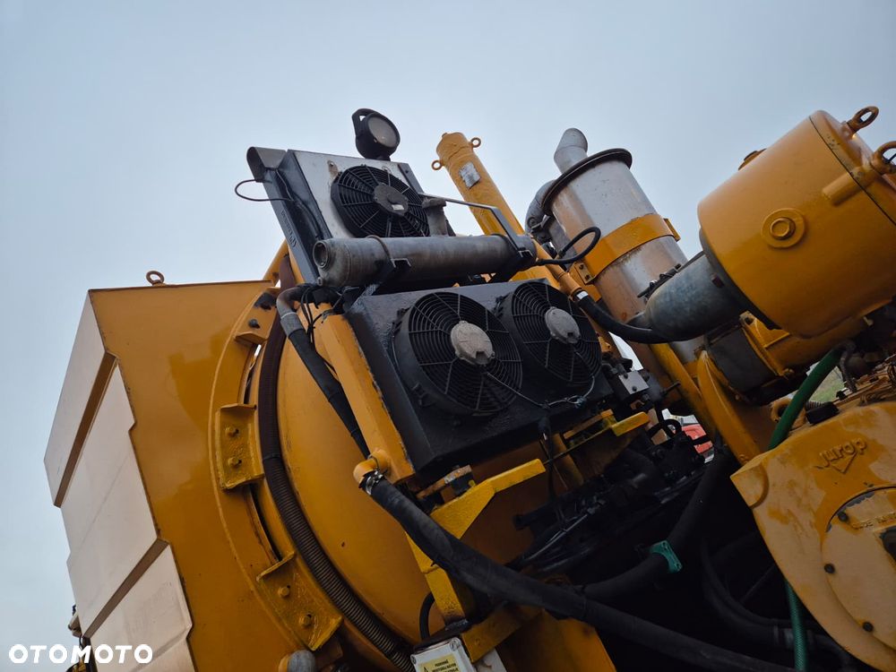 Renault PREMIUM DXI LANDER D 370 / WÓŻ ASENIZACYJNY / 12M3 / 3M3 WODA / WUKO / POMPY JUROP / JEDEN WŁAŚCICIEL / EURO 4 / SERWISOWANY / MOCNA POMPA / ADR - 30