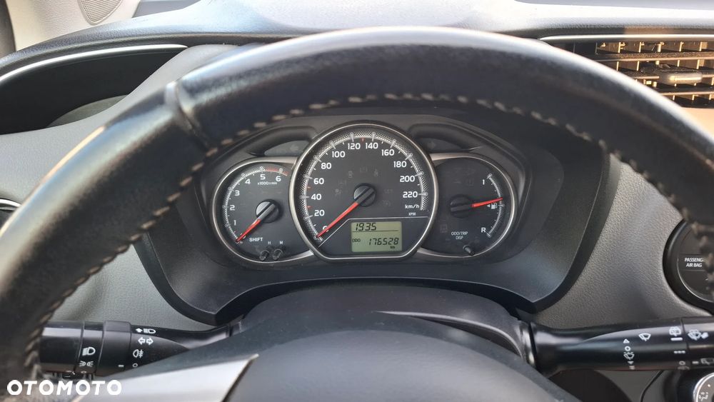 Toyota Yaris 1.4 D-4D Premium - 7