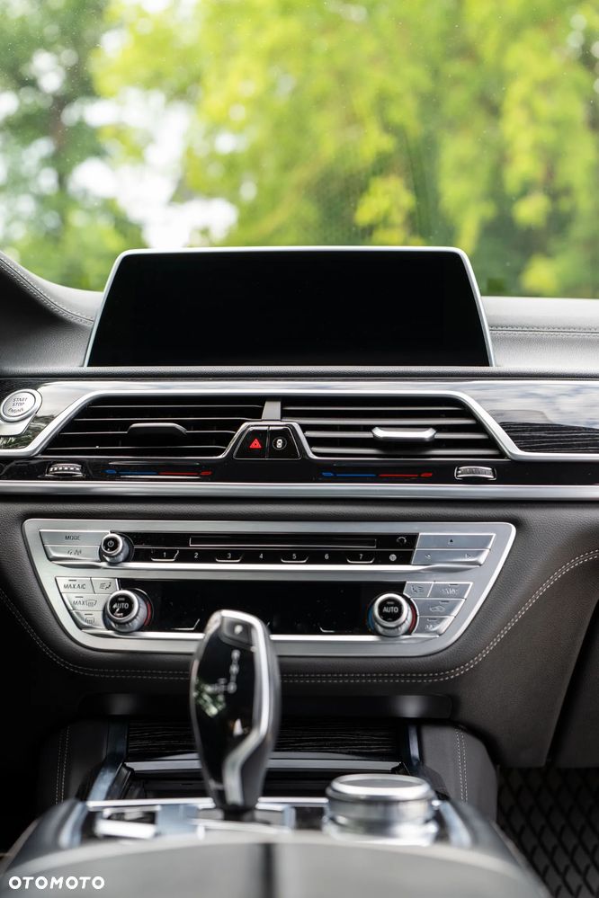 BMW Seria 7 740d xDrive mHEV sport - 24