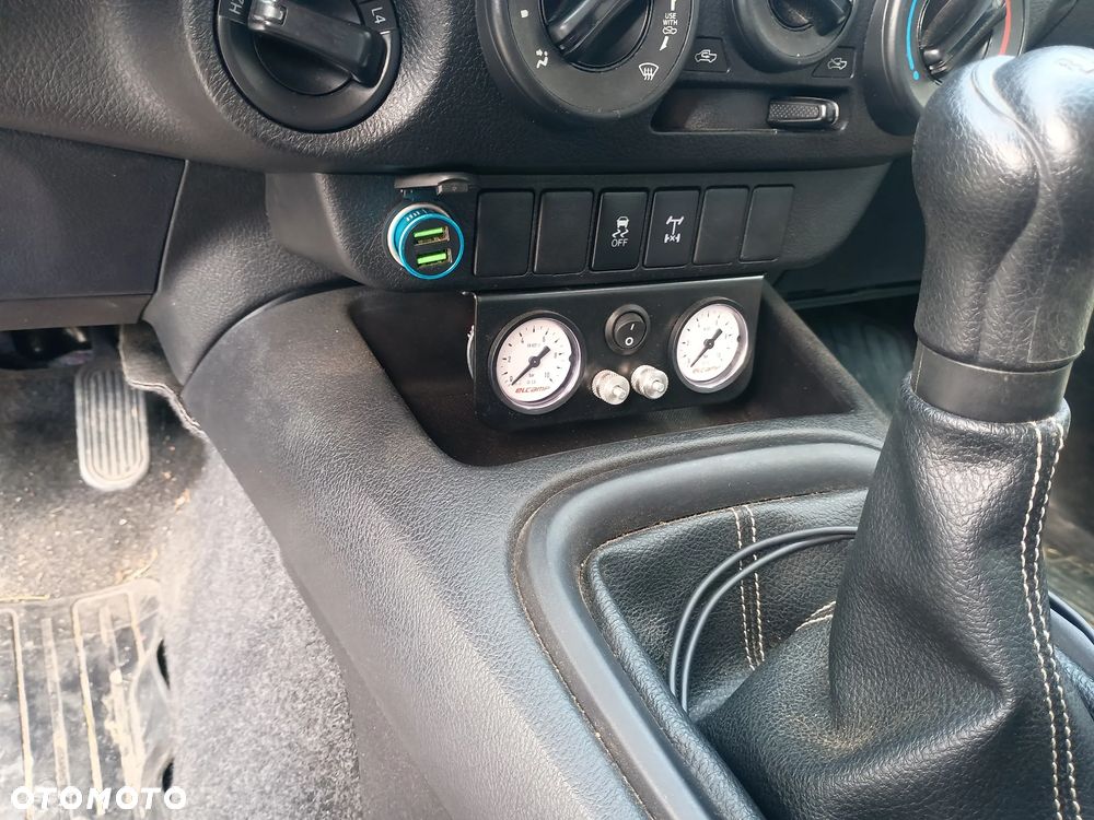 Toyota Hilux 2.4 D-4D Double Cab DLX 4x4 - 10