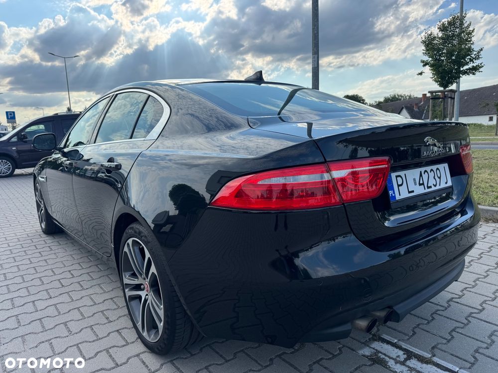 Jaguar XE 2.0 D AWD Prestige - 7