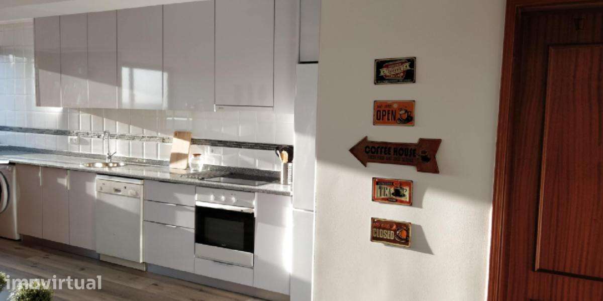 Quarto - localizado em Aveiro - Grande imagem: 3/8