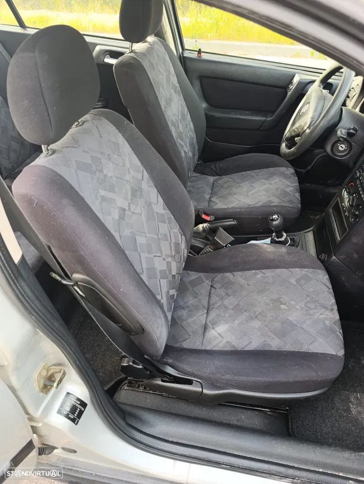 Opel Astra Caravan - 3
