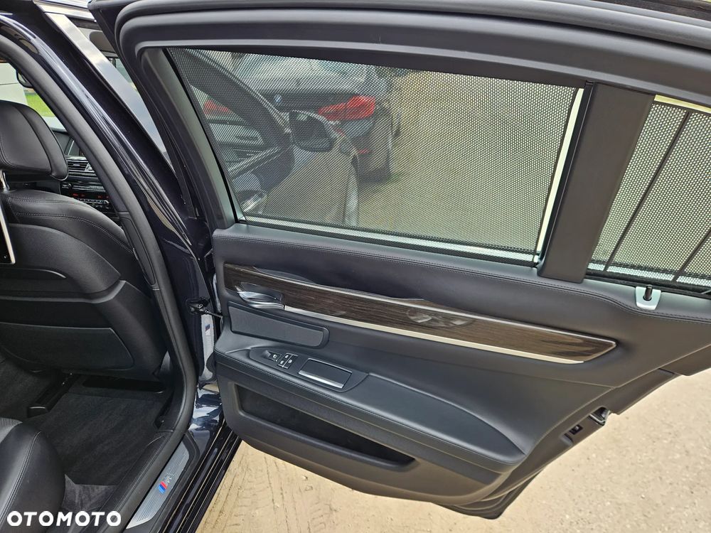 BMW Seria 7 750i xDrive Edition Exclusive - 17