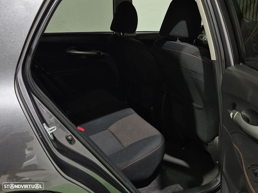 Toyota Auris 1.4 D-4D Exclusive+P.Sport - 23