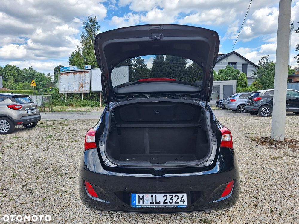 Hyundai i30 blue Kombi 1.6 GDi Passion - 16