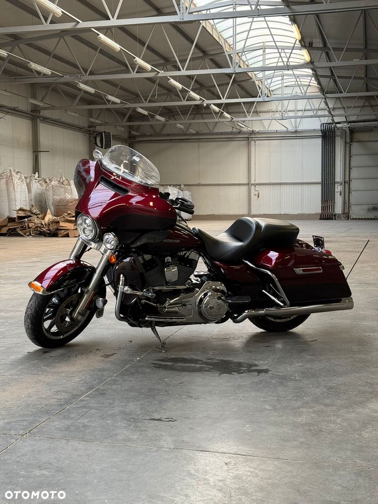 Harley-Davidson FLHTCU Ultra - 1
