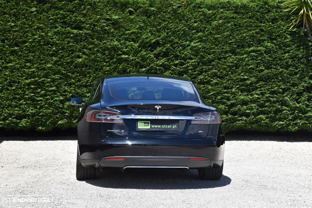 Tesla Model S - 4