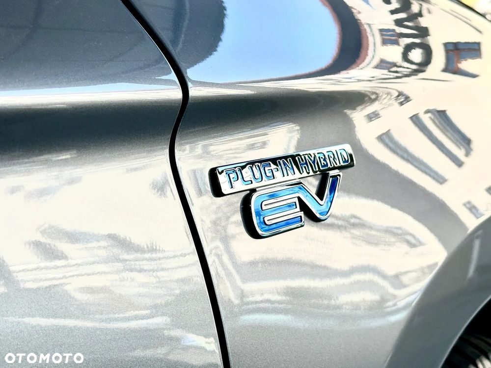 Mitsubishi Outlander 2.0 4WD Plug-In Hybrid Plus - 12