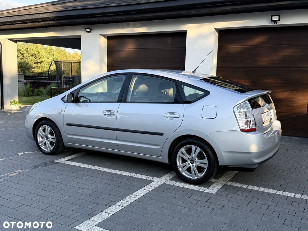 Toyota Prius 1.5 VVT-i Sol - 4