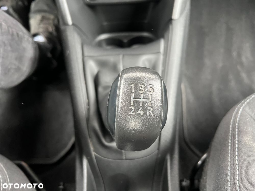 Peugeot 208 - 35