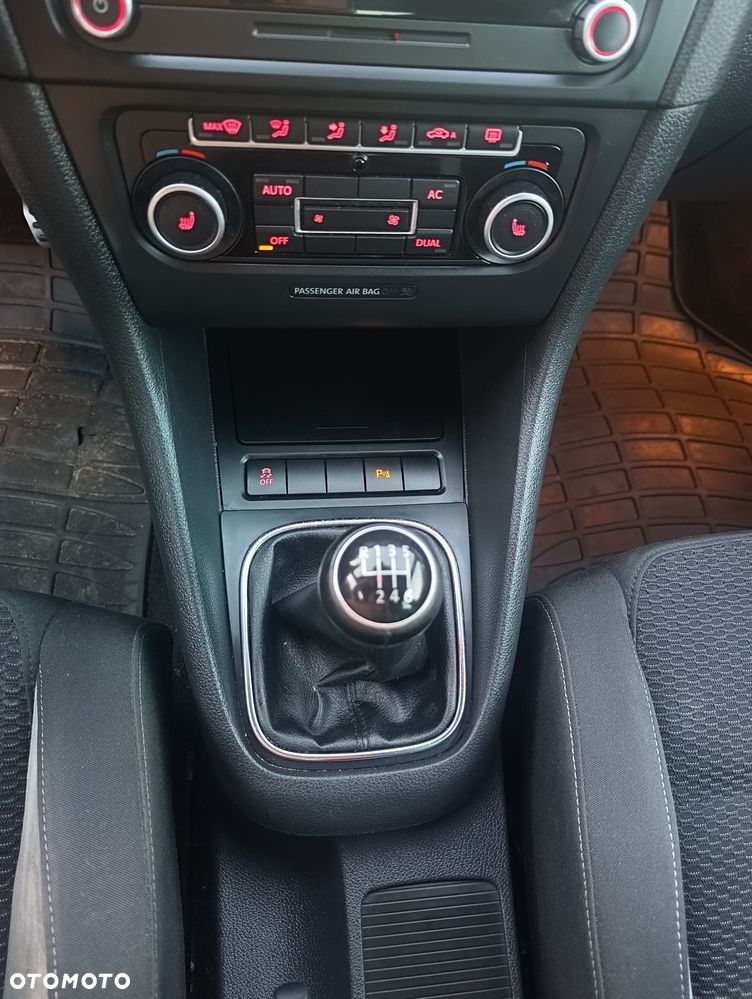 Volkswagen Golf - 28