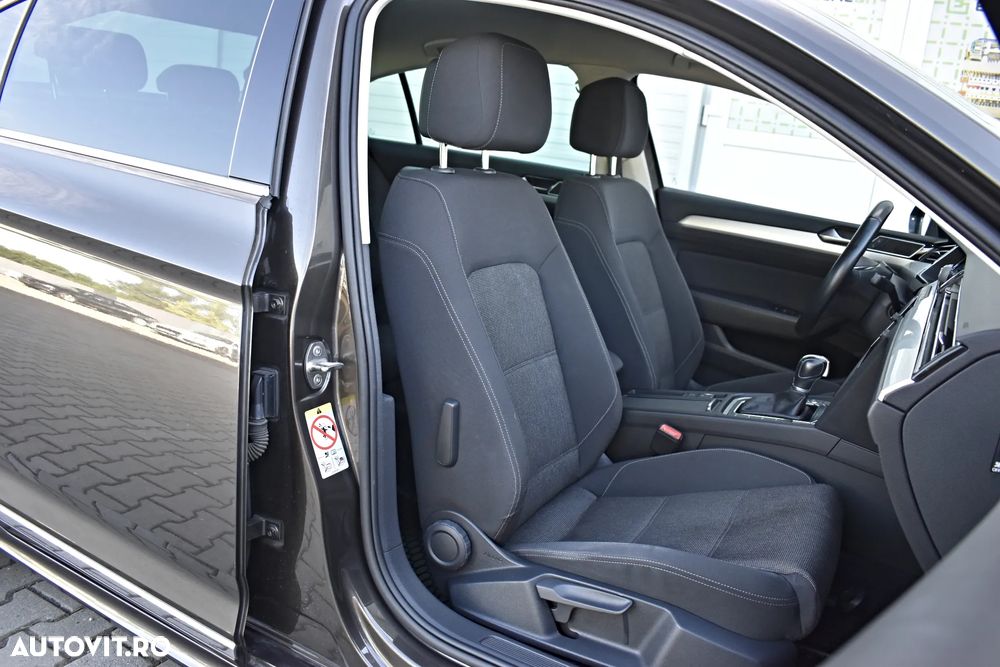 Volkswagen Passat 2.0 TDI SCR DSG Comfortline - 12