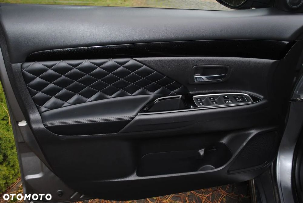 Mitsubishi Outlander - 31