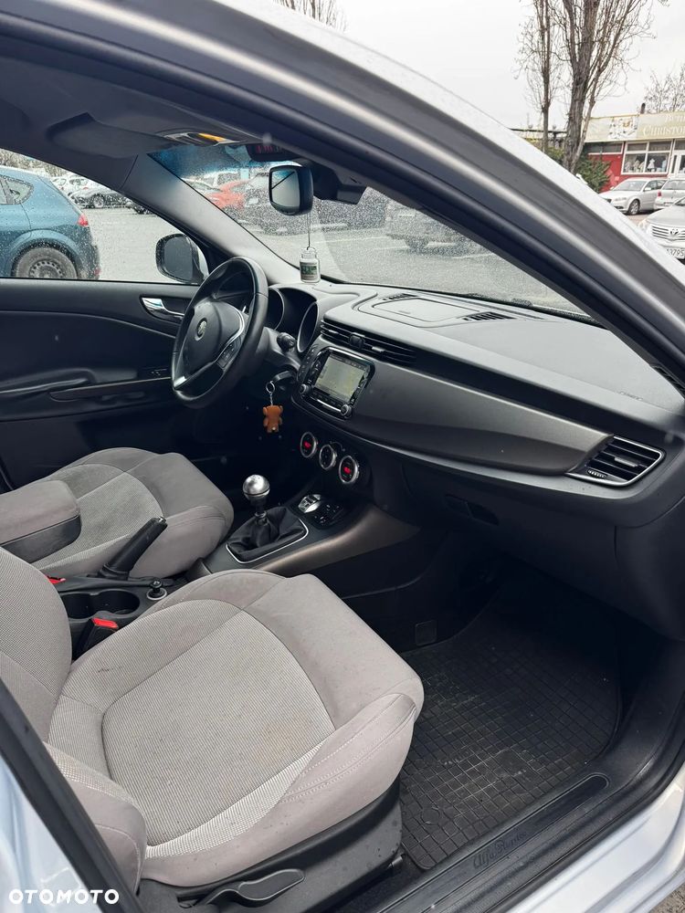 Alfa Romeo Giulietta 1.6 JTDM 16V - 12
