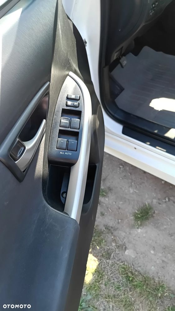 Toyota Prius (Hybrid) - 8