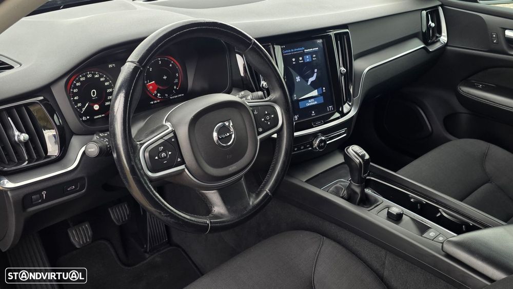 Volvo V60 2.0 D3 Momentum Core - 9