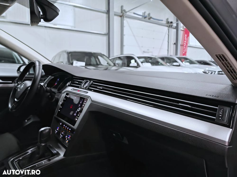 Volkswagen Passat 1.6 TDI SCR DSG Comfortline - 26