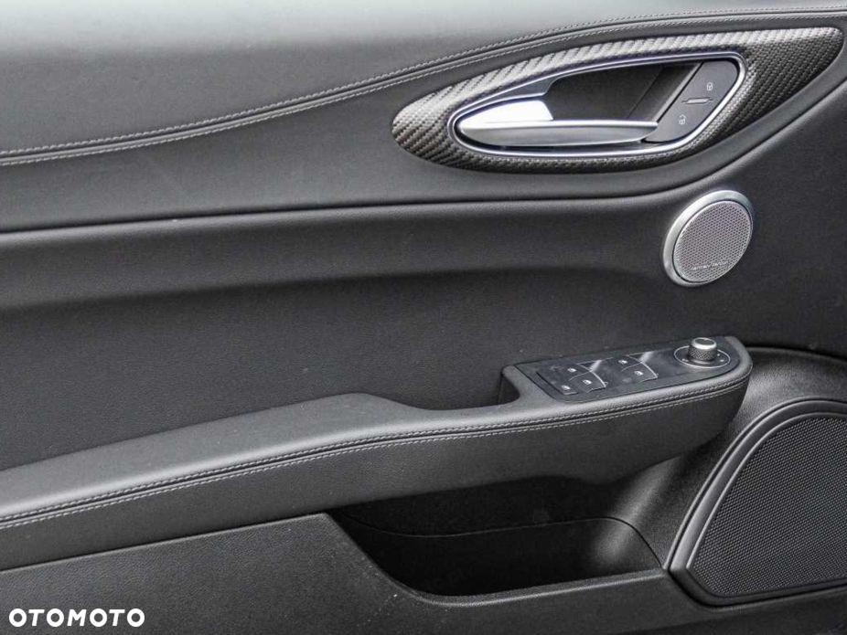 Alfa Romeo Giulia 2.9 Bi Turbo V6 Quadrifoglio - 16