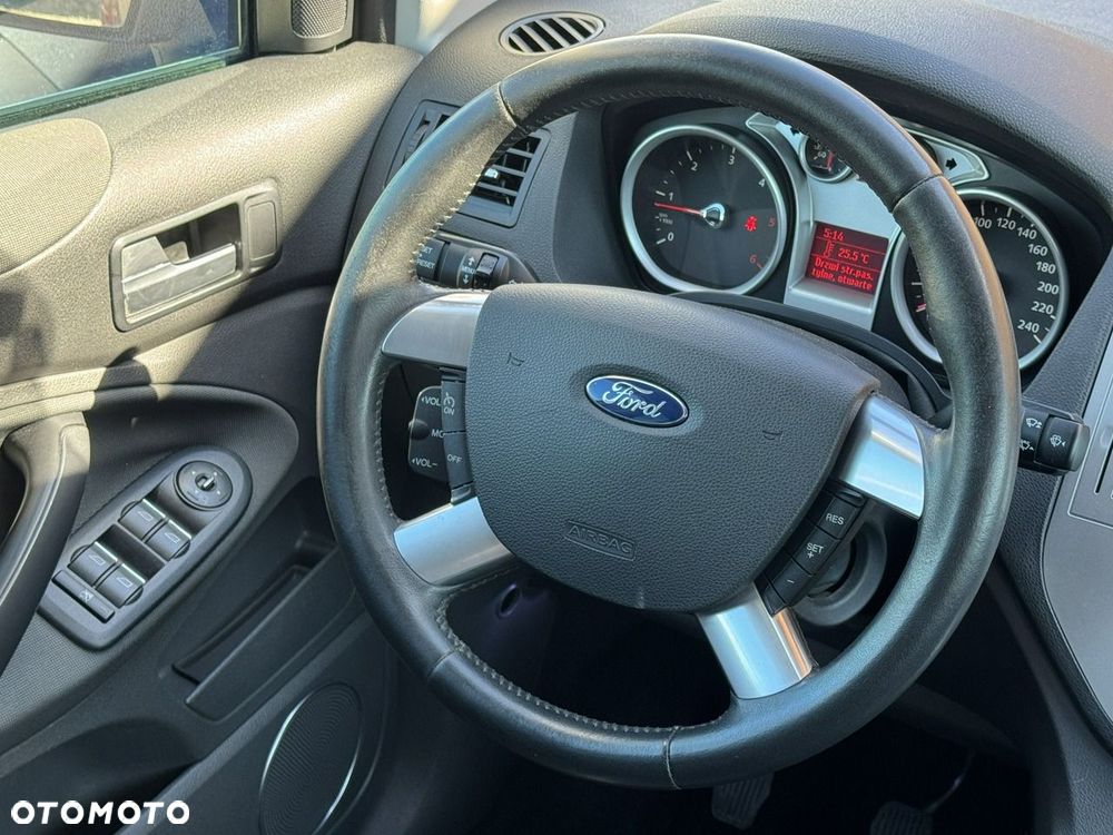Ford Kuga - 25
