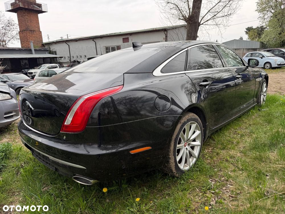 Jaguar XJ 3.0 D V6 LWB Portfolio - 4