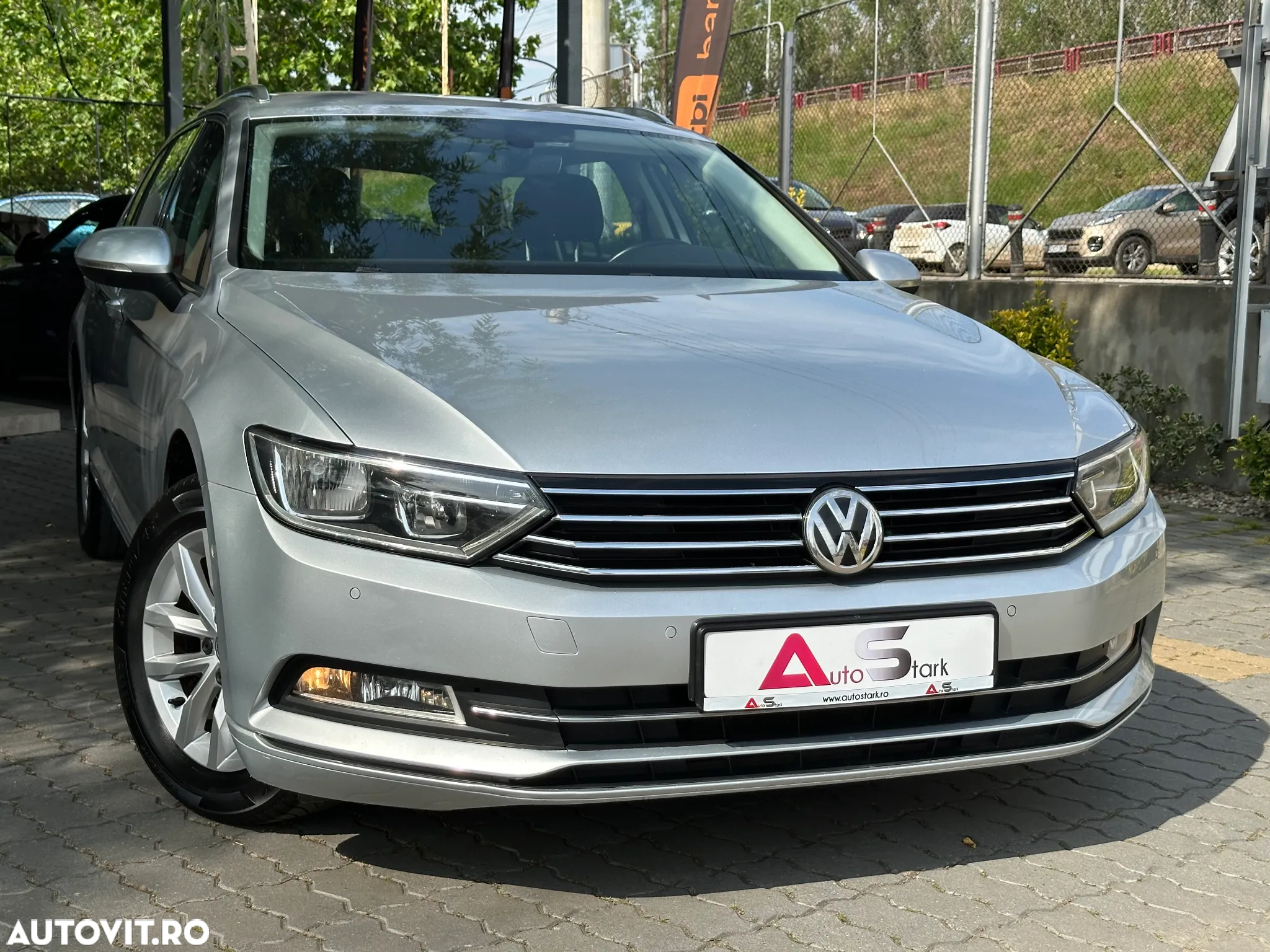 Volkswagen Passat Variant 1.6 TDI (BlueMotion Technology) DSG Comfortline - 11