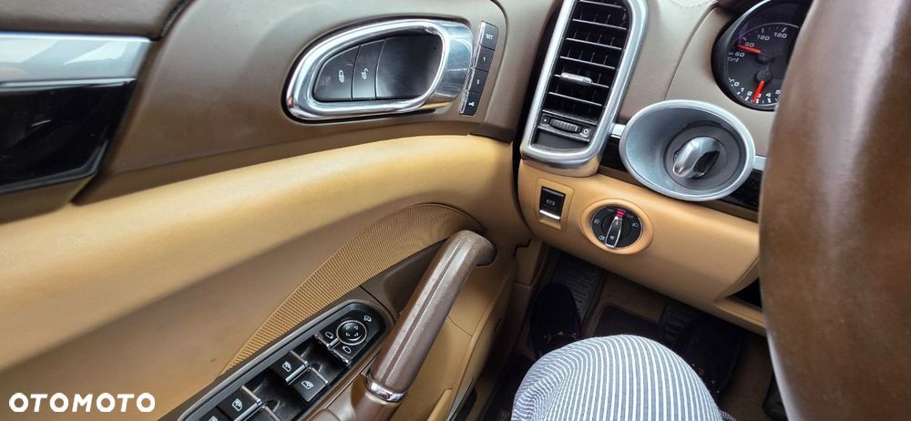 Porsche Cayenne - 15