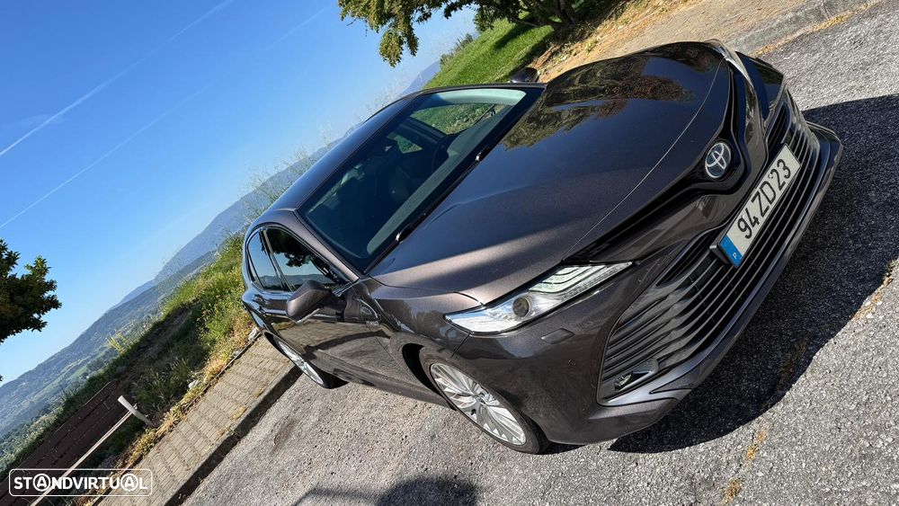 Toyota Camry 2.5 Hybrid Luxury - 2