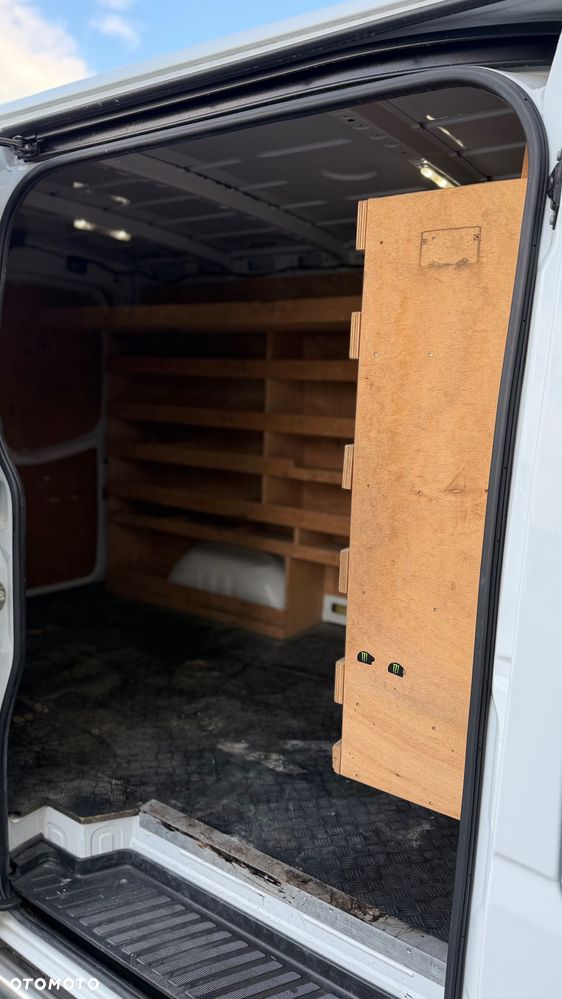 Mercedes-Benz Sprinter - 13