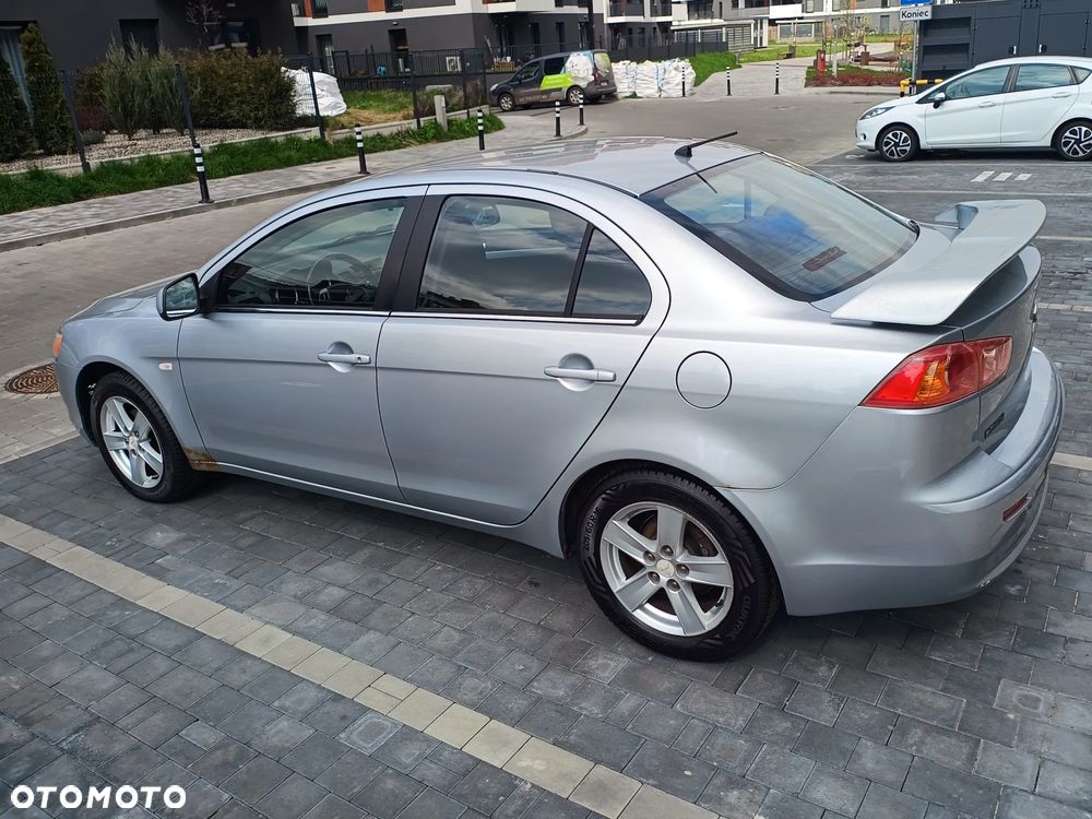 Mitsubishi Lancer 1.5 Invite - 4