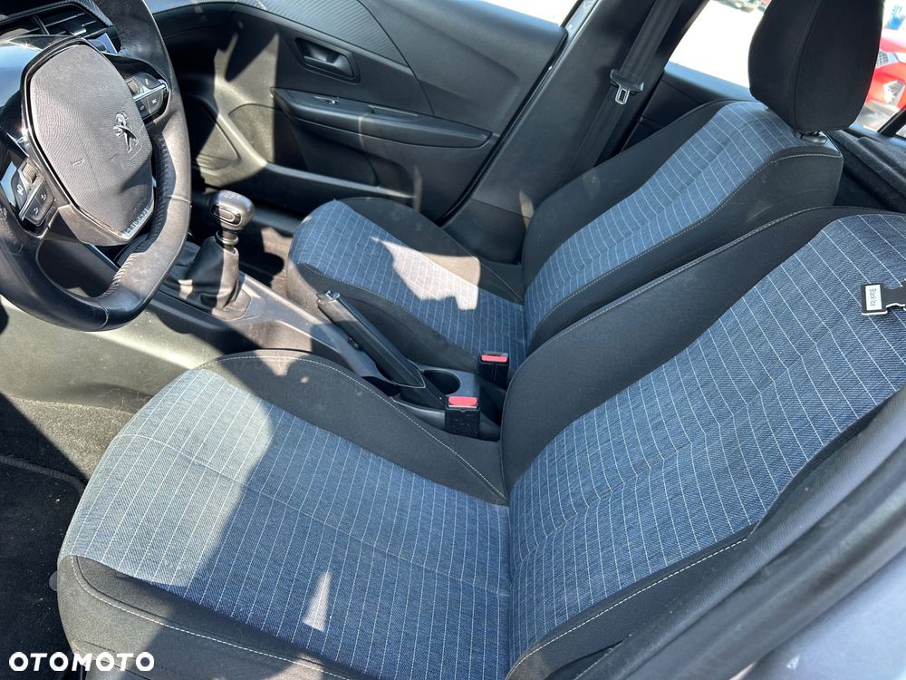 Peugeot 208 - 14