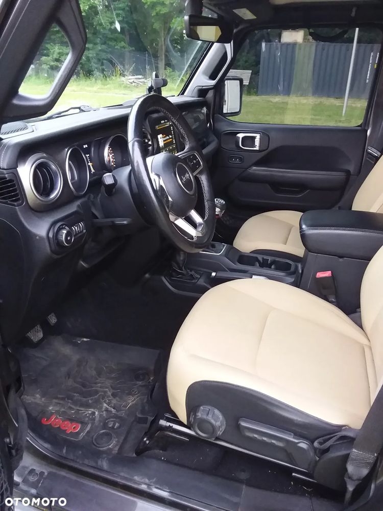 Jeep Wrangler - 8