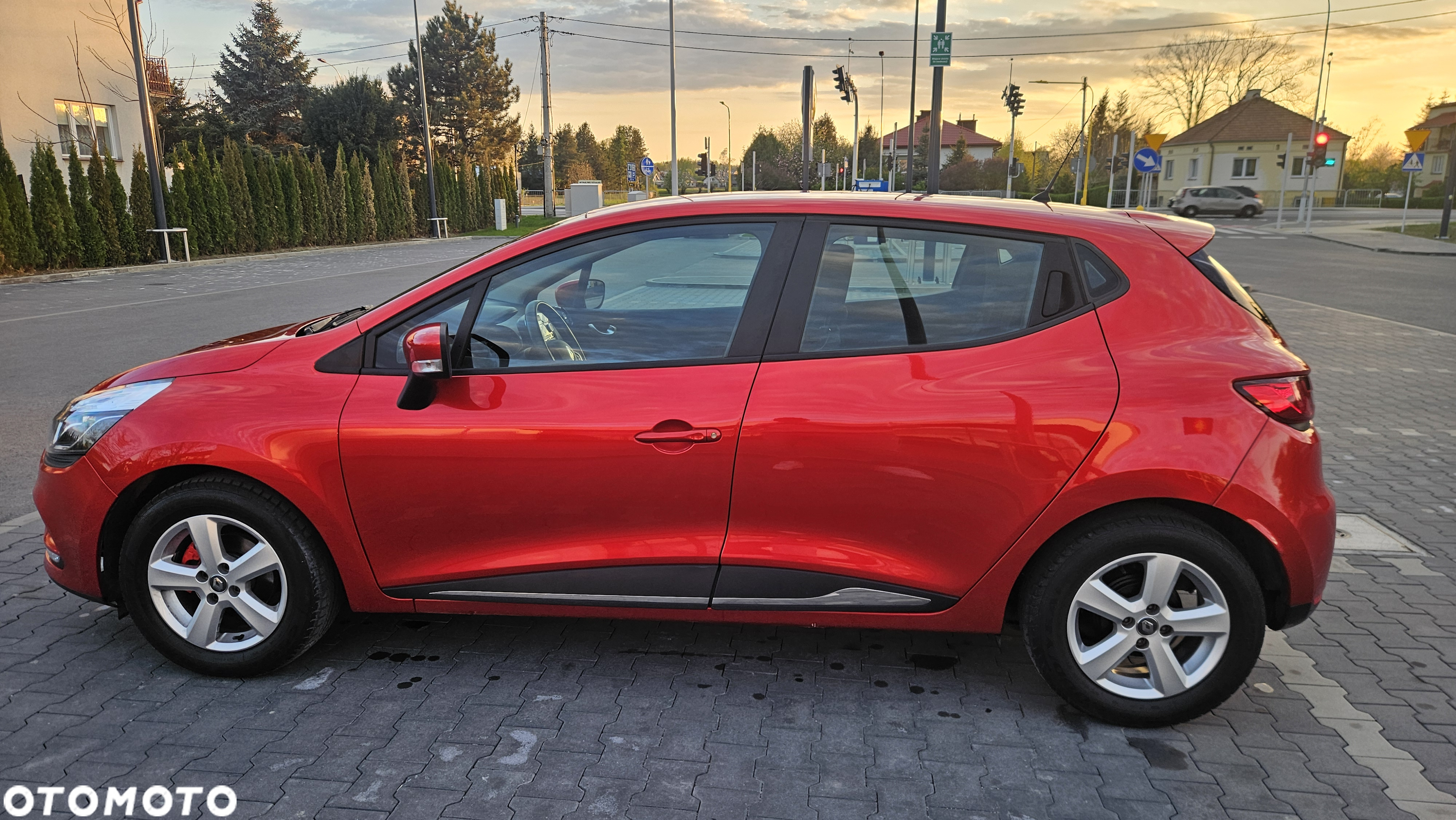 Renault Clio 1.2 16V 75 Life - 5