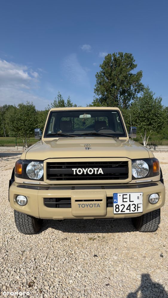 Toyota Land Cruiser - 2