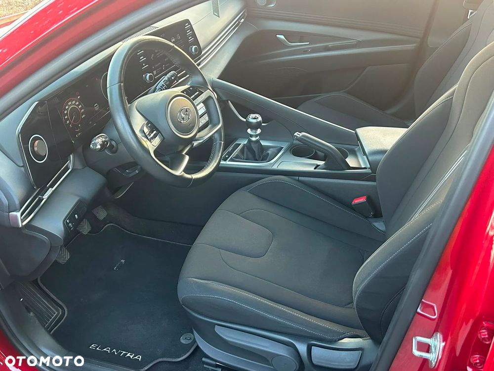 Hyundai Elantra 1.6 Executive - 16