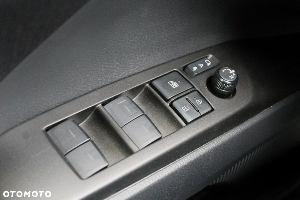 Toyota Camry 2.5 Hybrid Comfort CVT - 17