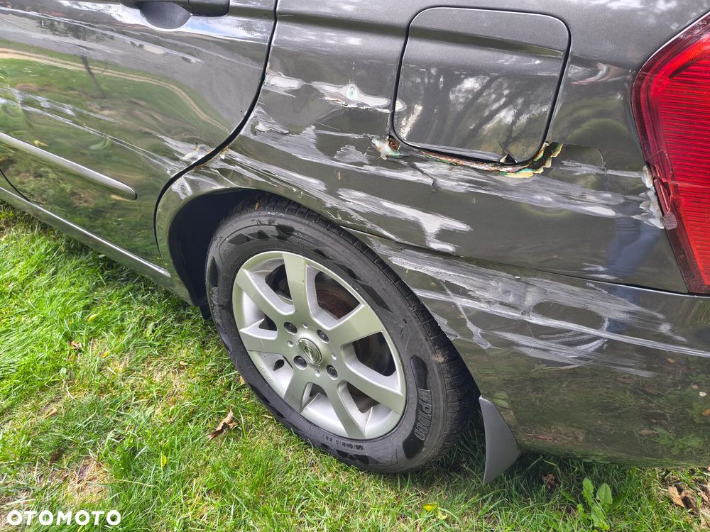Kia Cerato 1.6 LX / Family - 17